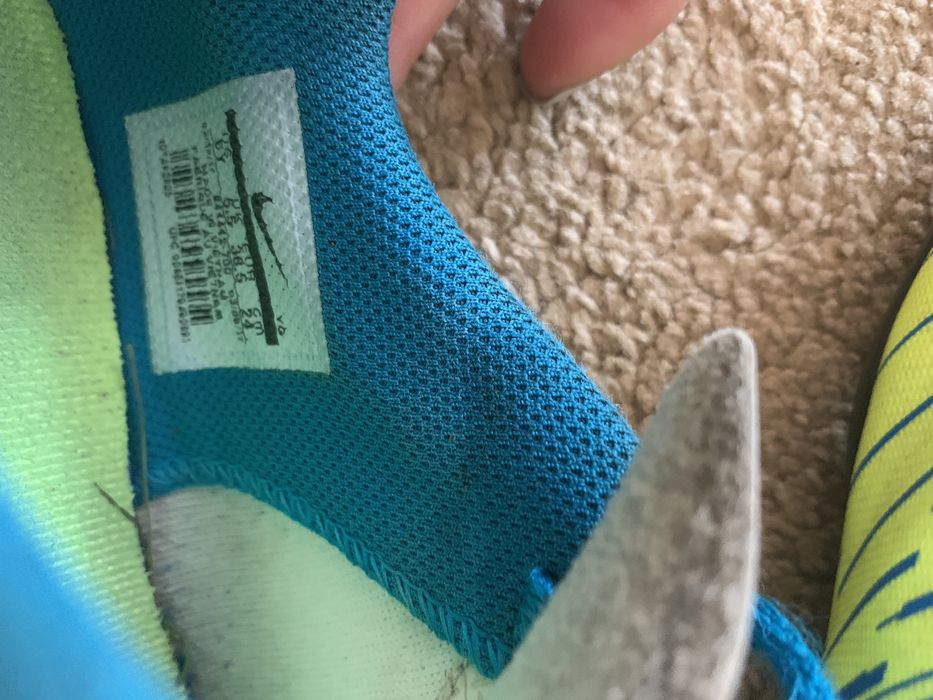 Детски Футболни бутонки