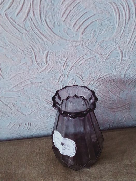 Продам < стекляные вазы