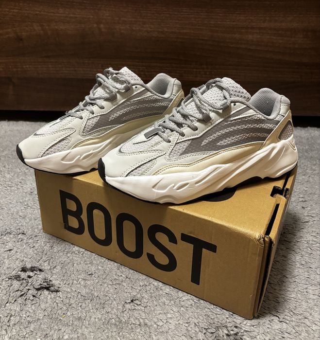 Yeezy 700 V2 Static
