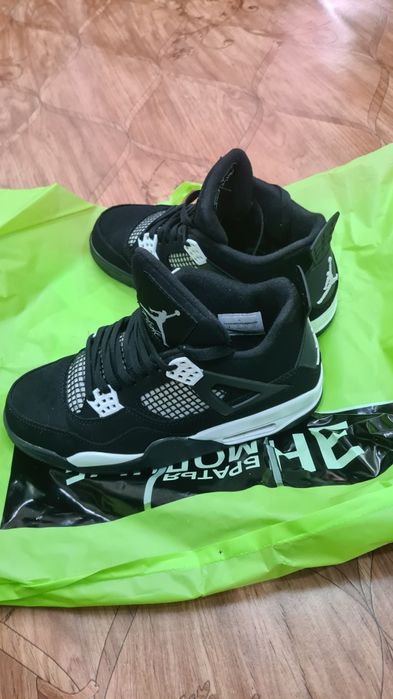 Продаю обувь Jordan 4