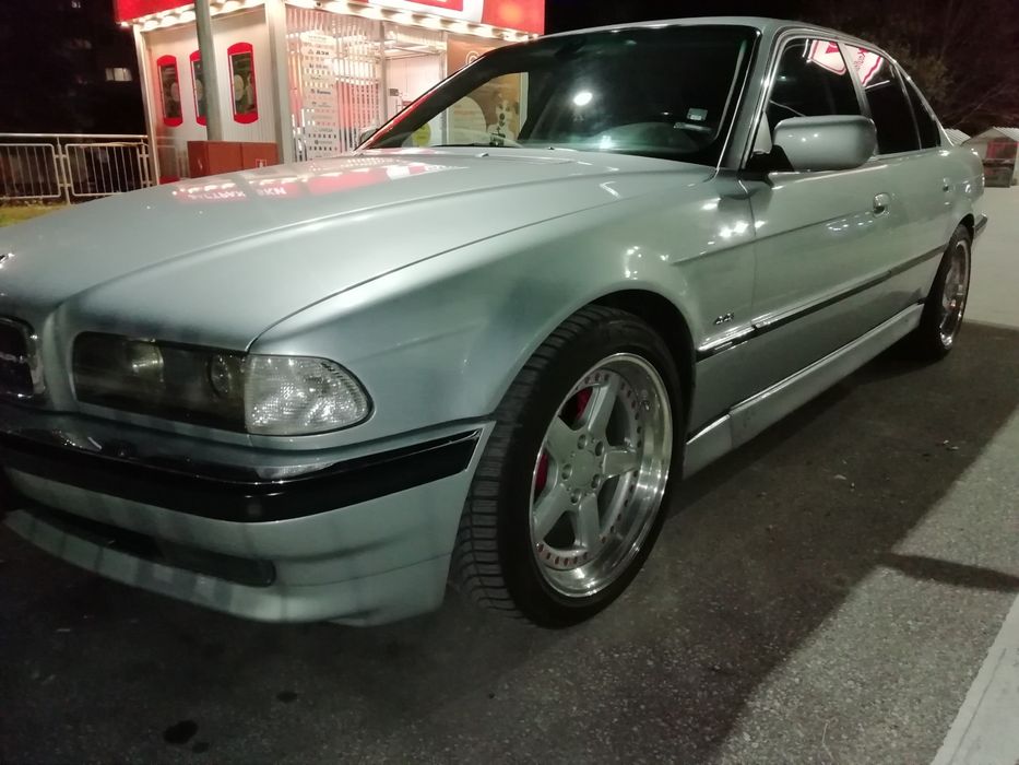 BMW Е38 740i V8 под наем за абитуриентски бал, сватба, фотосесия и др.