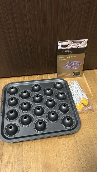 Tava de copt prajituri bilute cu betigas plastic NOU > adusa din SUA.