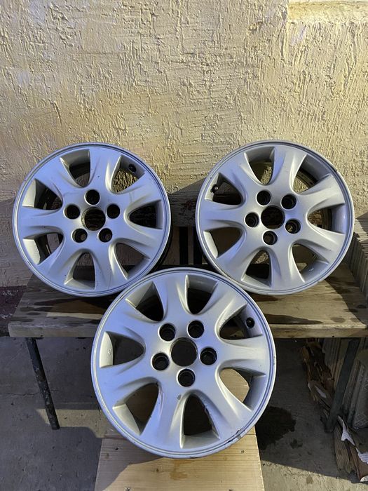 Продам литые диски R15 от Toyota