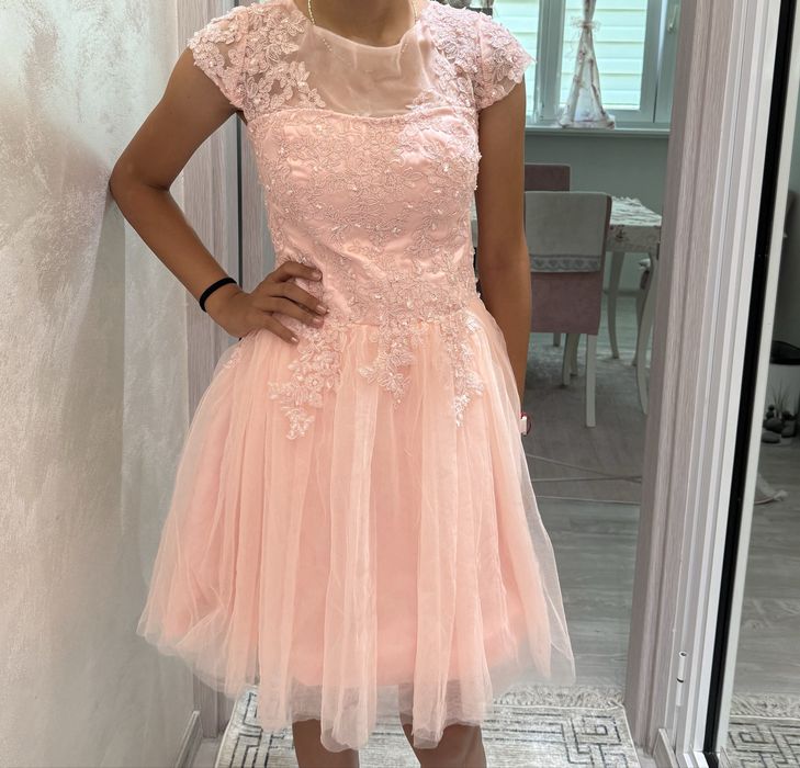 Официална рокля.