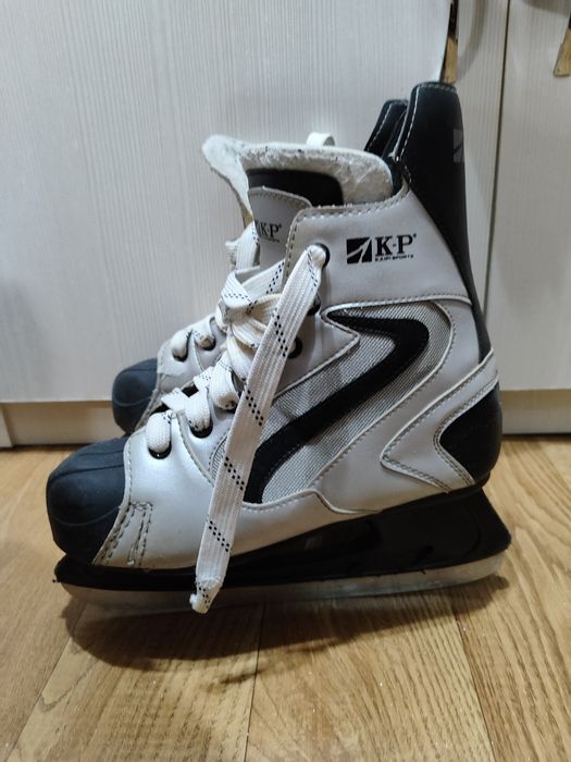 Коньки хоккейные