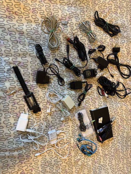 Кабели, зарядни, слушалки различни всичко  за 9,90