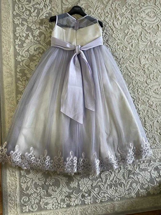 продам платья для девочки вечернее