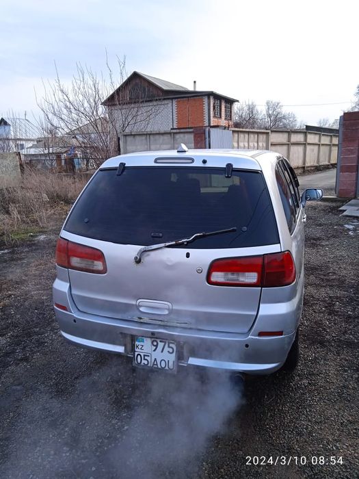 Продам машину Nissan