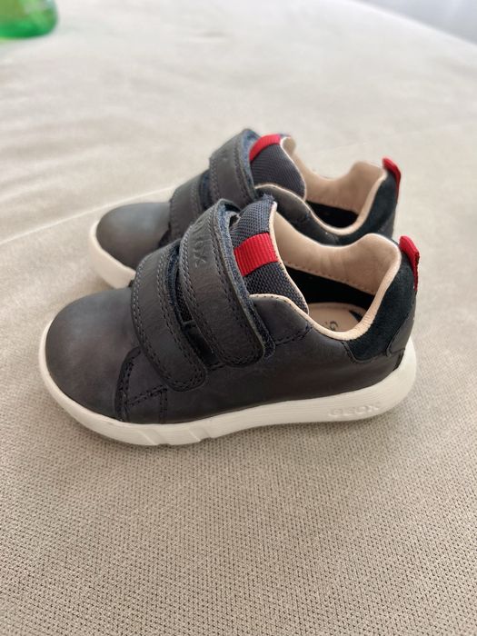 Vand pantofi  sport Geox din piele…