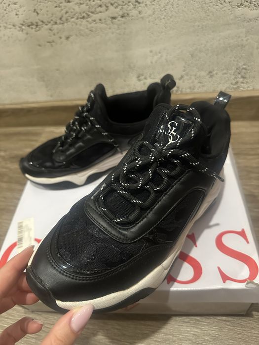 Дамски обувки Guess