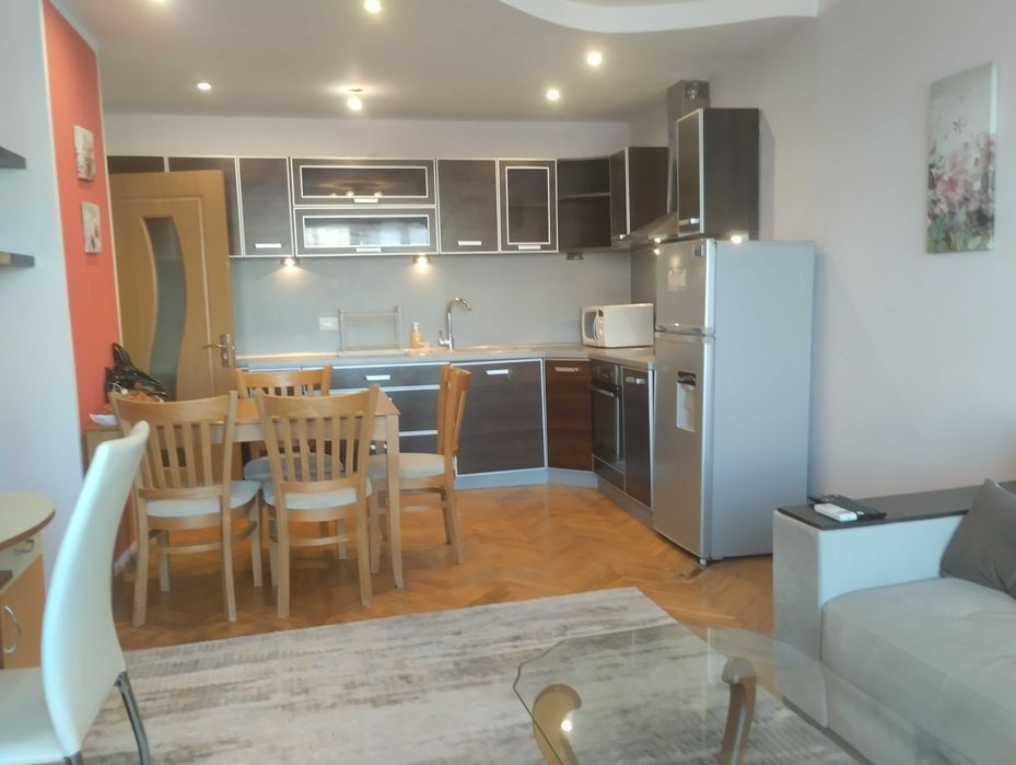 Дава се под наем Тристаен апартамент в Варна, Базар Левски - 75 кв.м за 525 € - Снимка #1