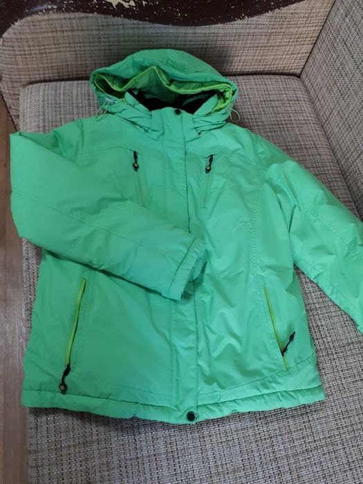 Продам куртку женскую