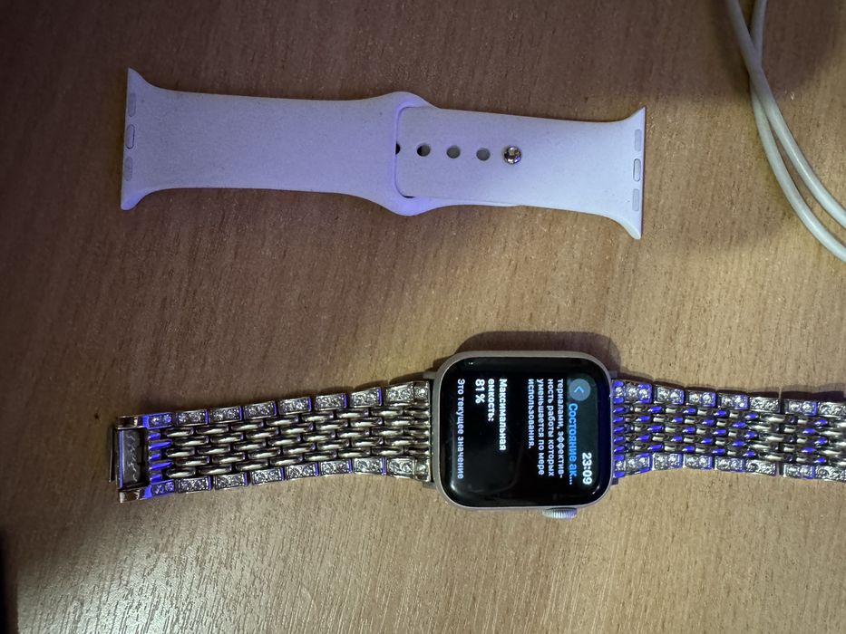 Продам Apple Watch Series 4