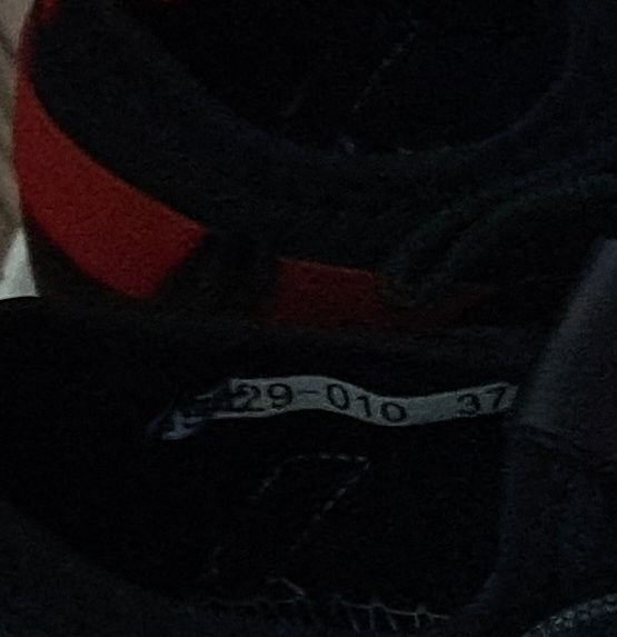 Подростковые кроссовки