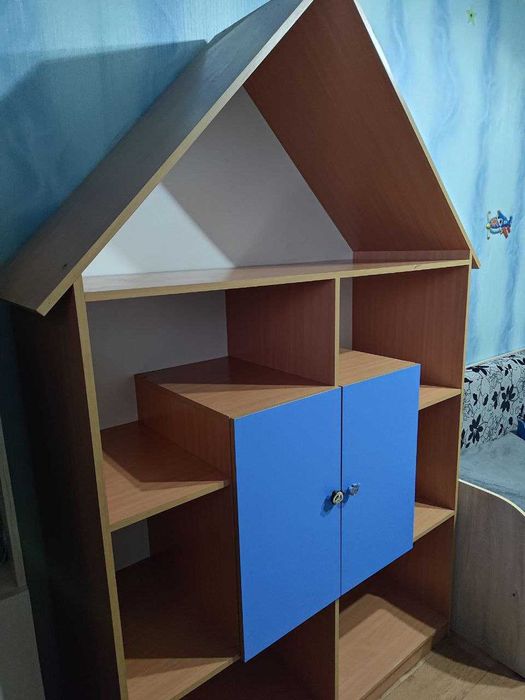 Детский шкаф-домик.