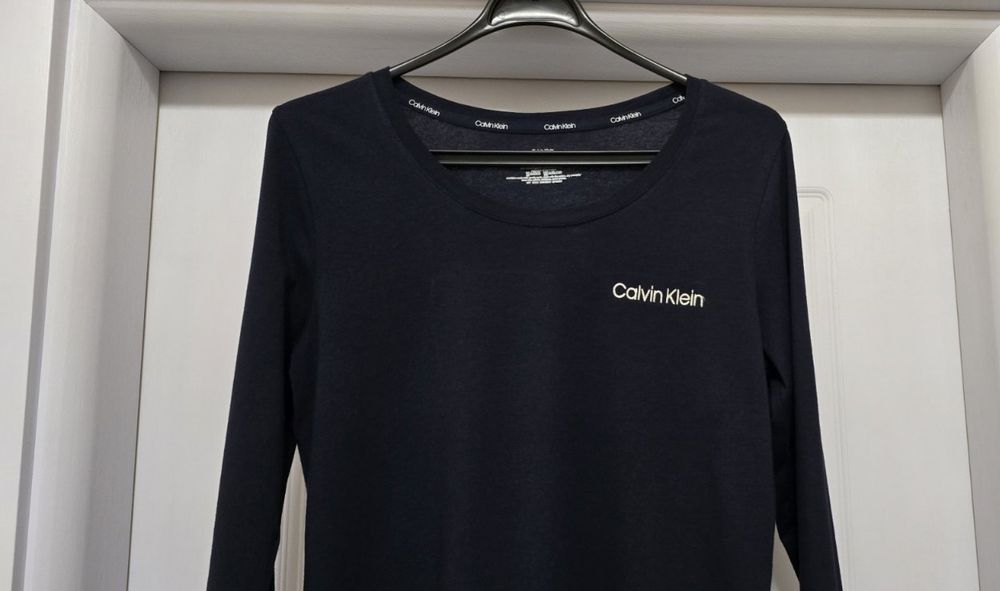 Нова.  Дамска оригинална блузка.  Calvin Klein