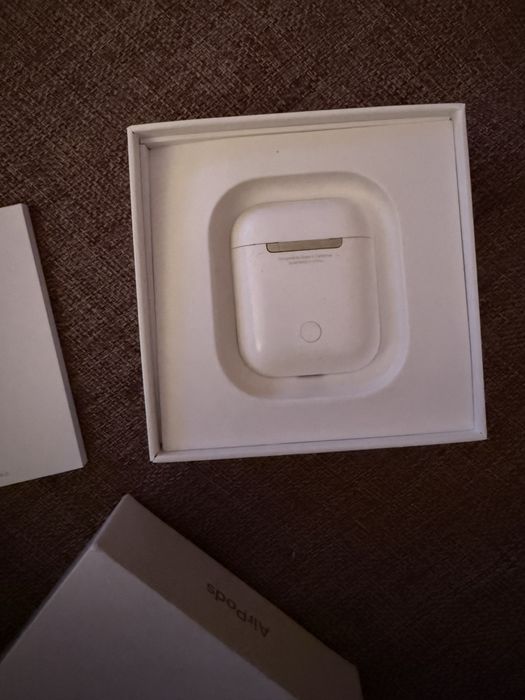 Наушники AirPods