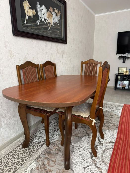 Продам Стол и стулья