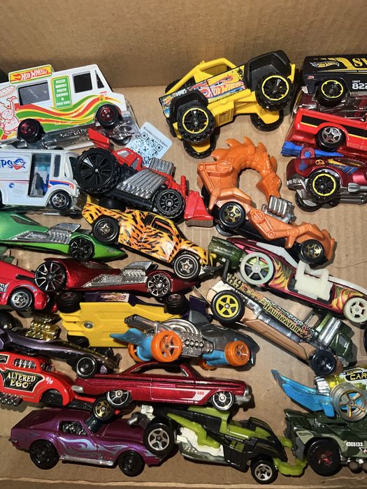 Продам машинки хот вилс hot wheels