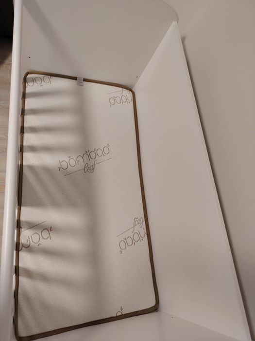 Детска кошара  с  люлка не е използвана никога,и подарък матрак(  нов)