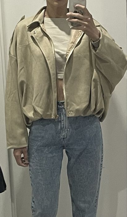 Бомбър яке в бежово размери XS и S