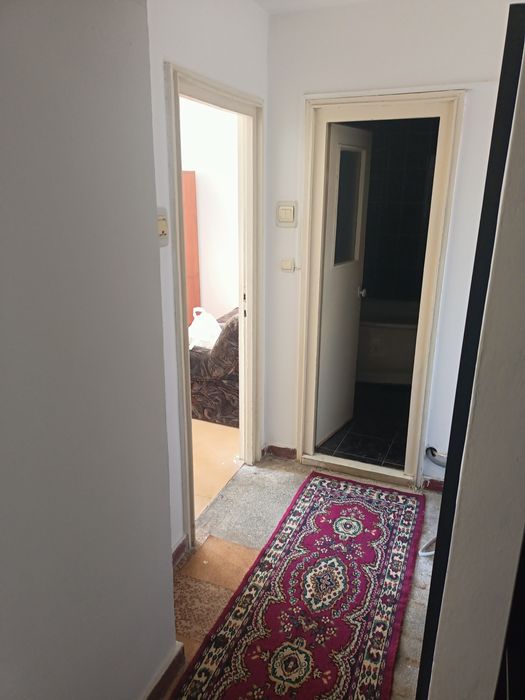 Închiriez apartament cu trei camere în Turda
