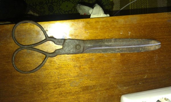 Антики за колекционери-КУФАР, НОЖИЦи, ЮТИИ