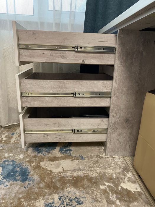 Продам письменный стол