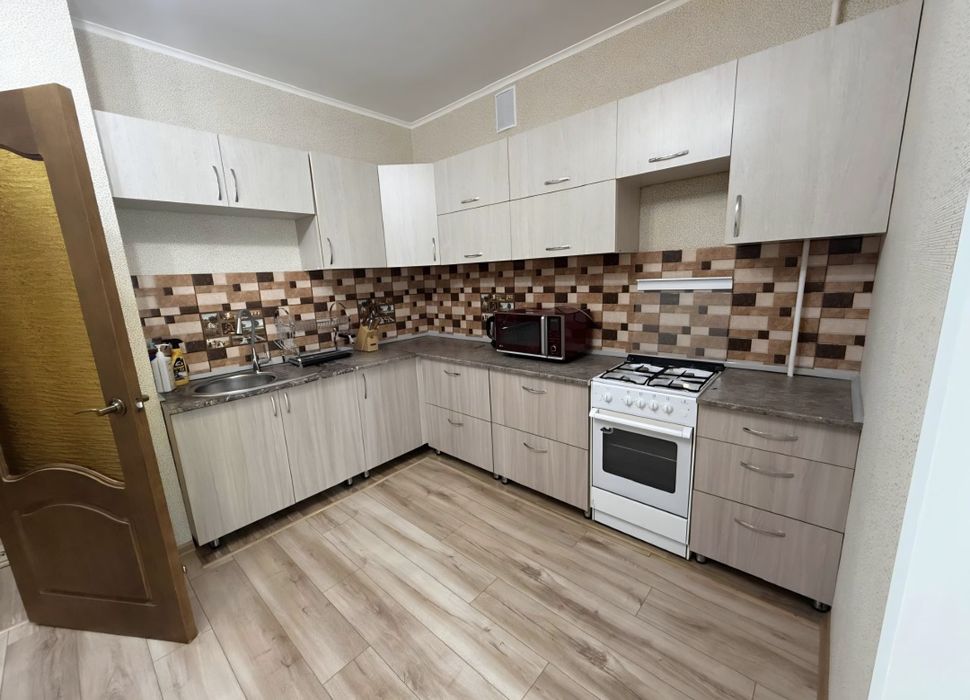 Продам 2 к.кв. Батыс 2