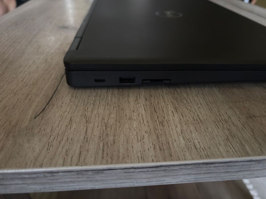 Лаптоп Dell Latitude 5580