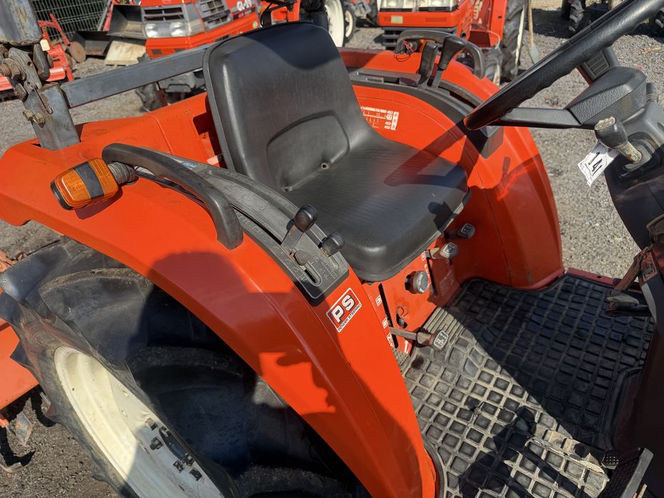 Tractoras tractor japonez kubota gt5