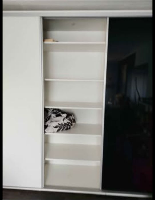 Vand dulap cu uși glisante