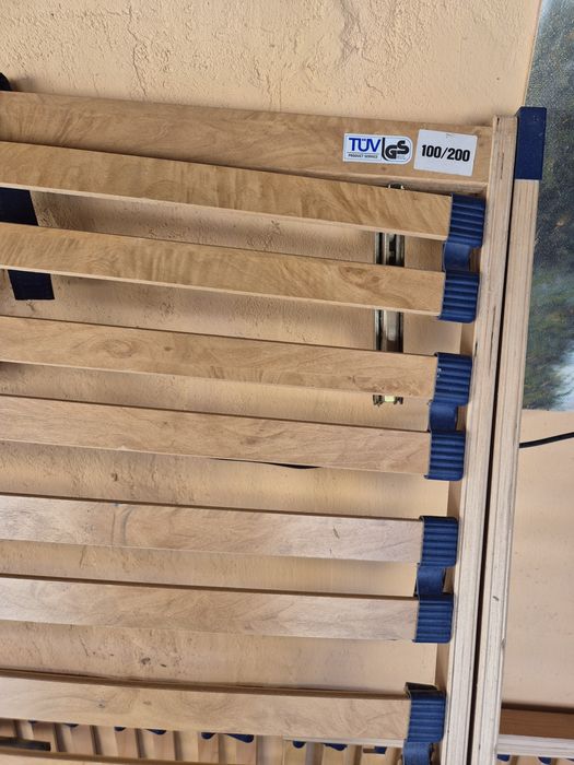 Vind 2 somiere și 2 noptiere