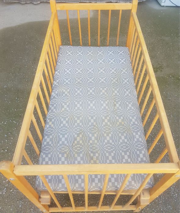 Детская кроватка