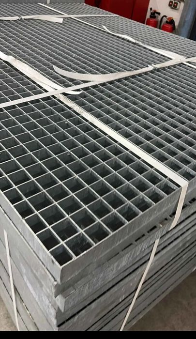 Trepte și grătare metalice zincate la diferite dimensiuni debitam la d