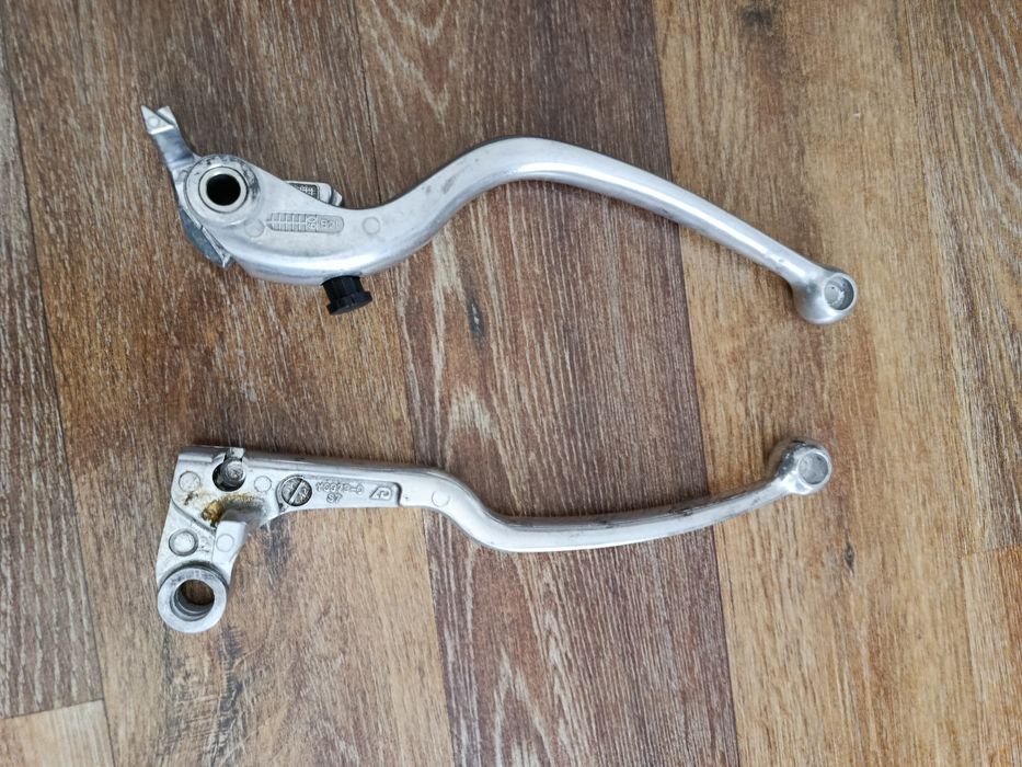 Части за Yamaha R1, ауспуси, дискове, накладки