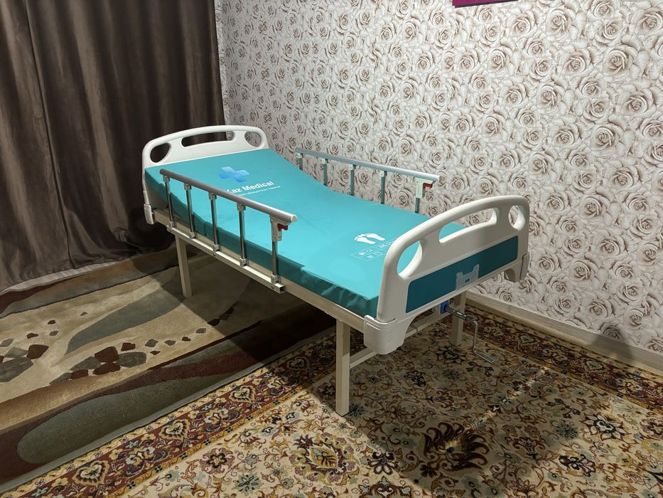 Медицинский (больничная) кровать