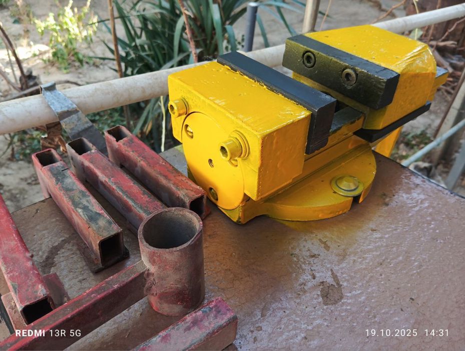 Тиски столи сотилади