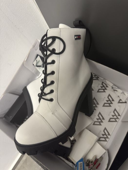 Зимни обувки висок ток TOMMY HILFIGER 39