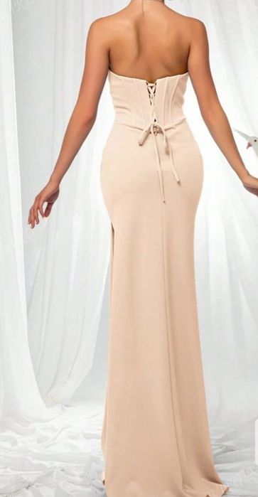 Дълга официална рокля в бежево