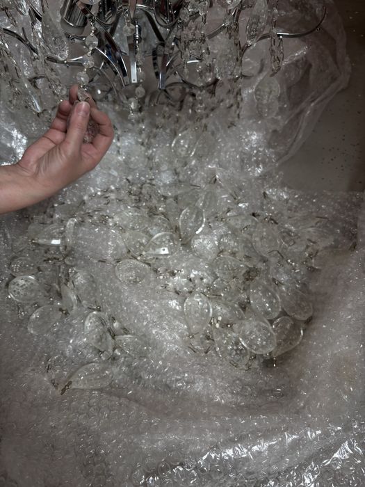 продам люстру с висюльками