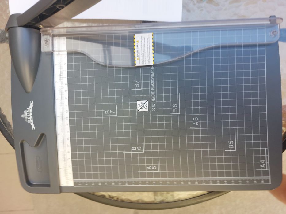 Ghilotina A4 - ideal pentru hartie sau caryon