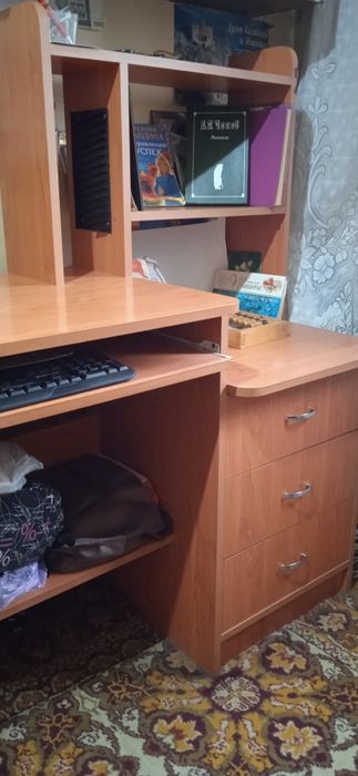 Письменный стол универсальный:с 3рабочими поверхностями,втч клавиатуры