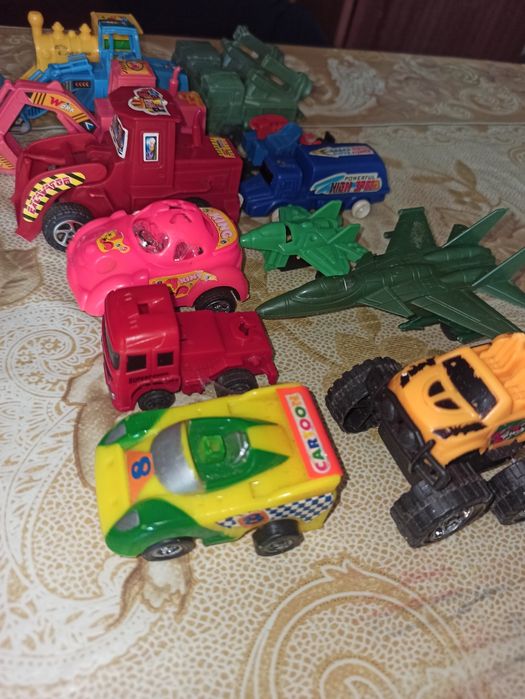 Детски играчки ( колички и животни)