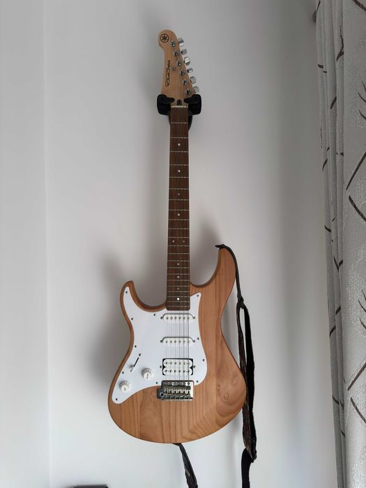 Yamaha pacifica 112J Mk2 LH (stanga) + Amplificator Fender Mustang LT25