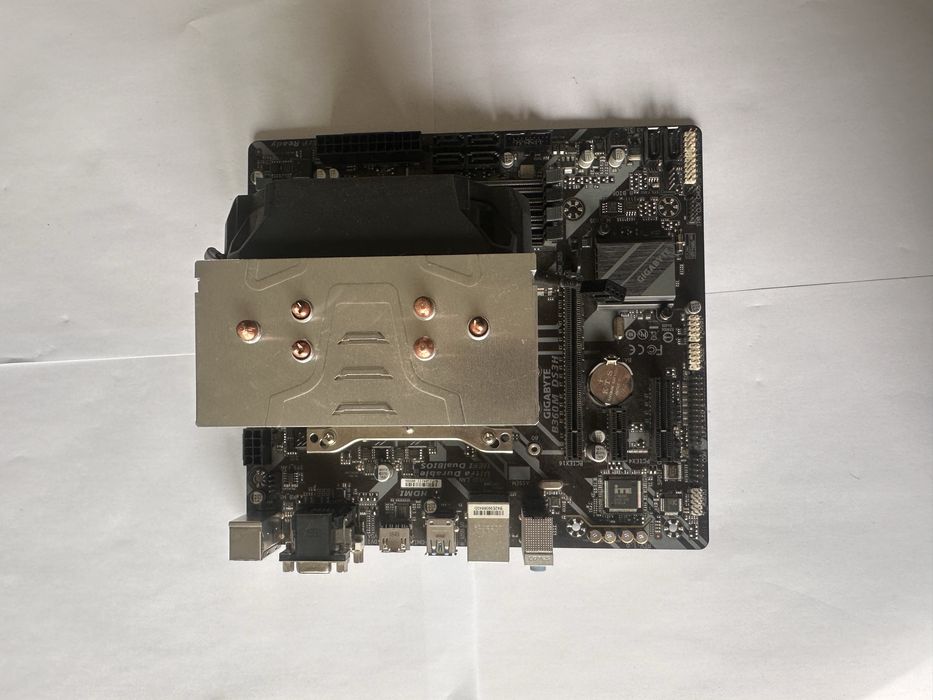 Дънна платка Gigabyte B360M