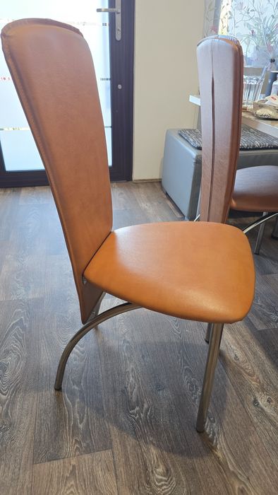 Vand 2 scaune bucatarie