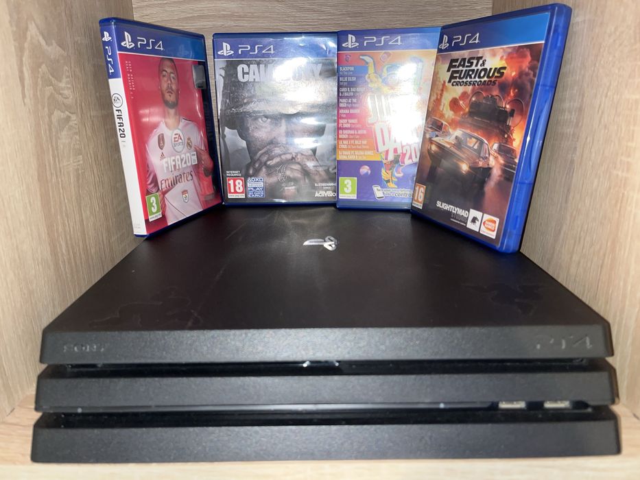 Ps4 pro 1Tb+ 4 jocuri