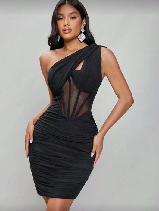 Елегантна черна рокля