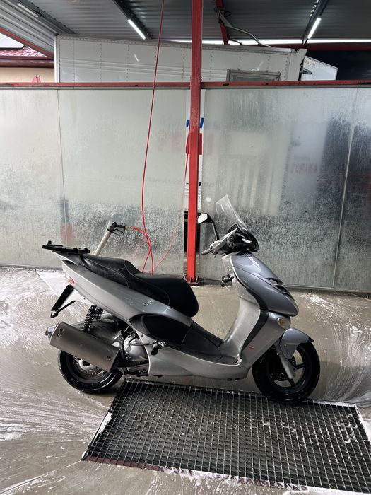 Scuter aprilia leonardo